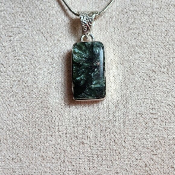 ARTISAN SERAPHINITE NECKLACE ORNATE ETCHED BAIL INCLUDES CHAIN - Picture 6 of 6